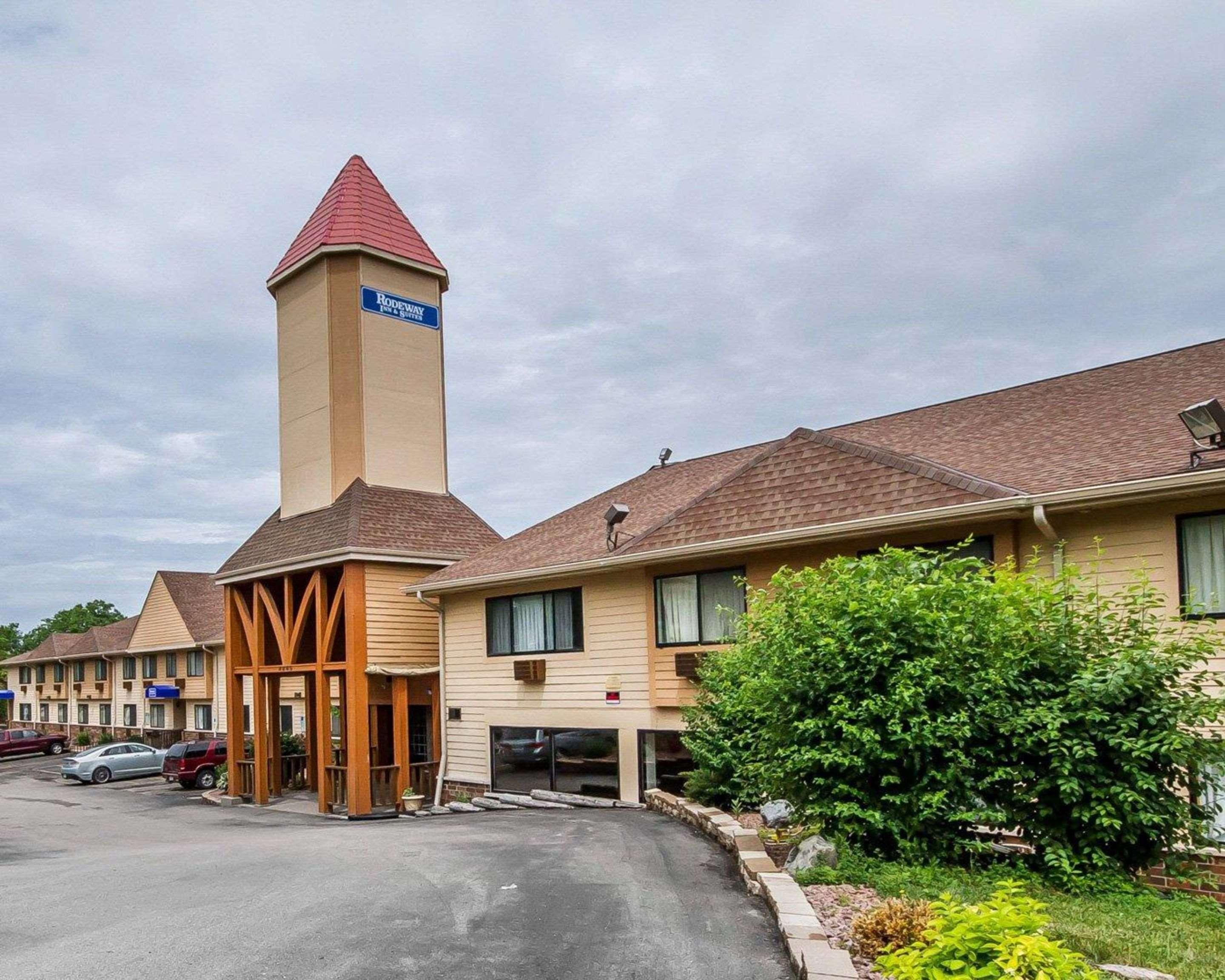 Rodeway Inn & Suites Madison East Exterior foto